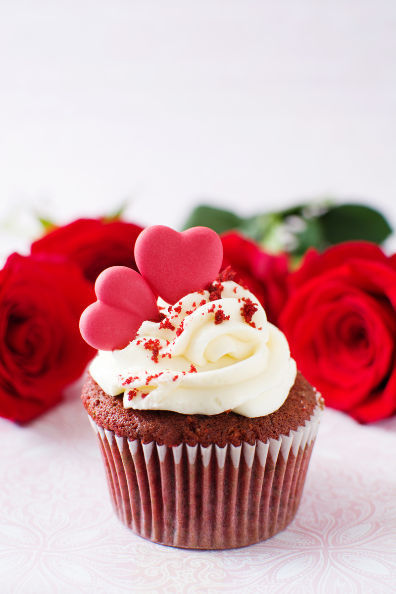 Red roses and cupcake